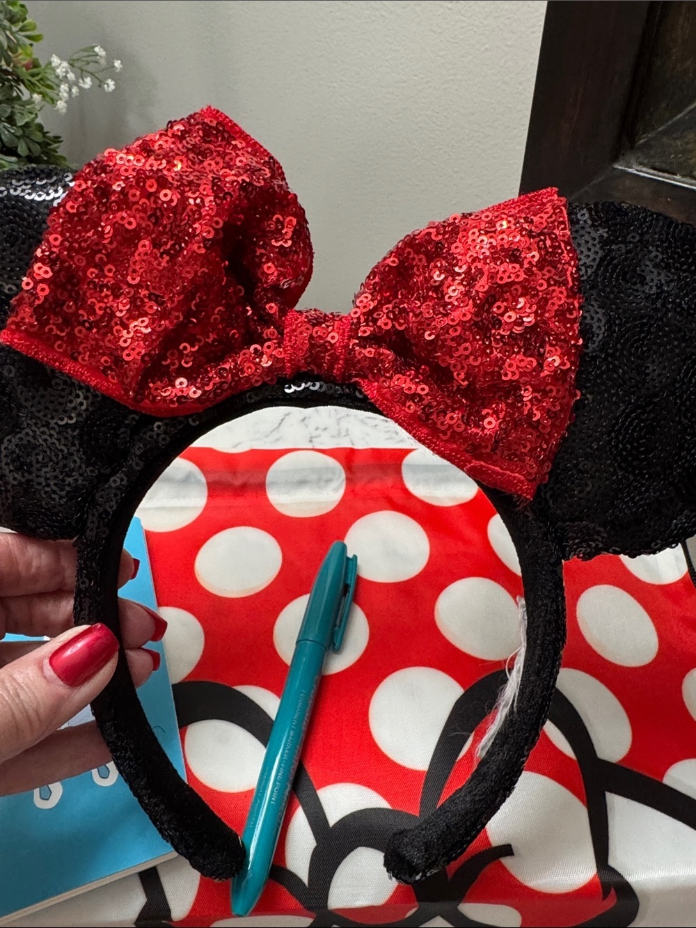 Disney Black Sequin Minnie Ears Headband, Drawstring bag & Accessories- Bundle 6 - Picture 2 of 6